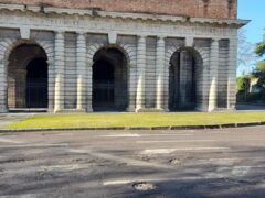 STRADE E MARCIAPIEDI GRUVIERA IN CENTRO STORICO: SITUAZIONE PERICOLOSA E INDECOROSA